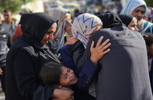 Relatives mourn as the bodies of Palestinians are brought to the Nasser hospital on Sunday.